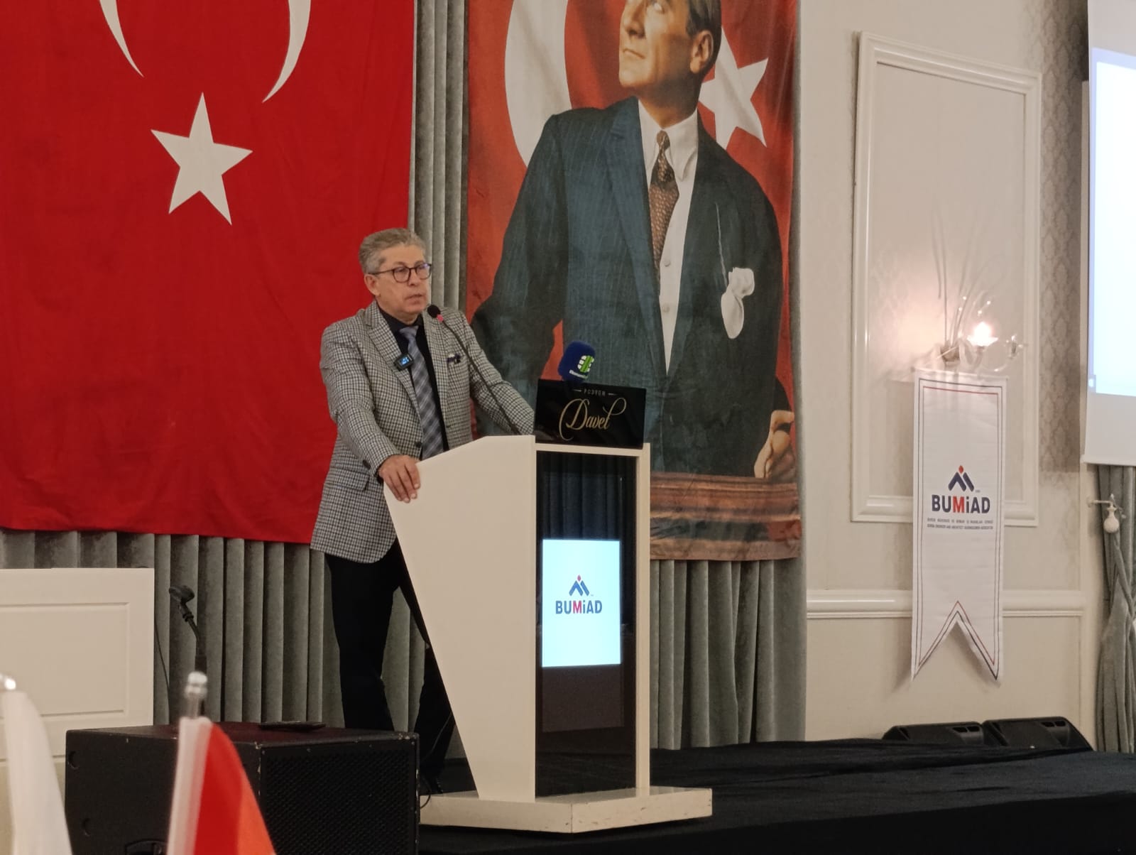 BUMİAD Cumhuriyet Ödülleri Sahiplerini Buldu: Bilimden Araştırmacı Gazeteciliğe Önemli İsimler Ödüllendirilecek
