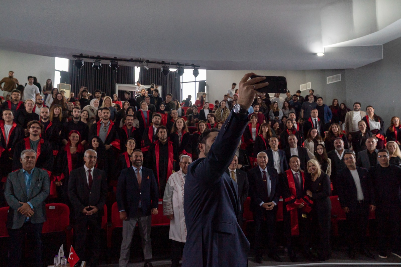 Mücahit Arınç “Gençler ülke sorunlarına daha duyarlı olmalı”