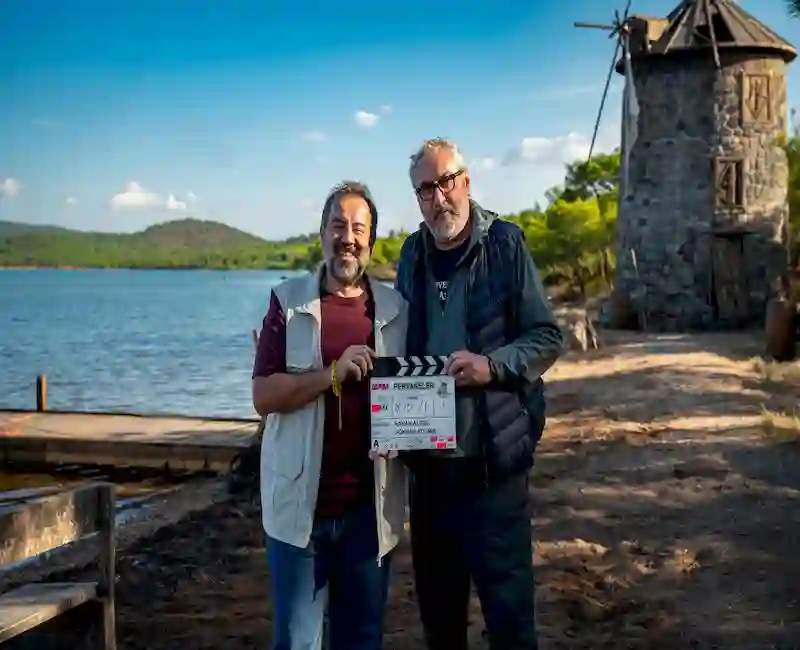 ATA DEMİRER “PERVANELER”İN AYVALIK SETİNDE BASIN MENSUPLARINI AĞIRLADI