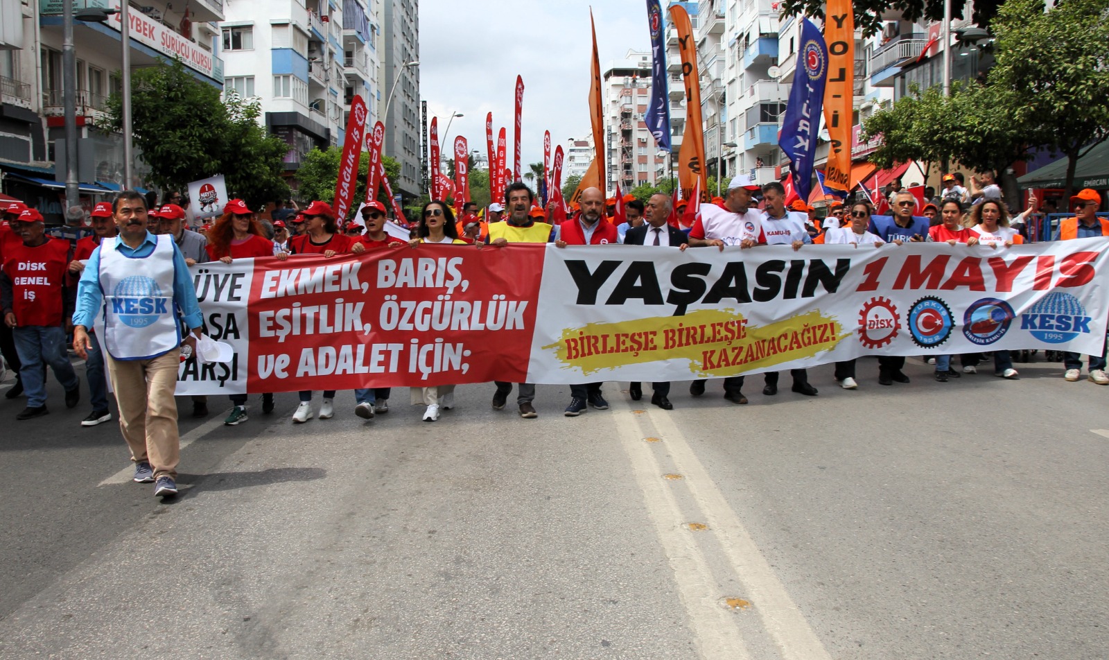 KESK’ten Halk TV’ye Destek: “Kayyumlar Gidecek, Halkın İradesi Kazanacak!”
