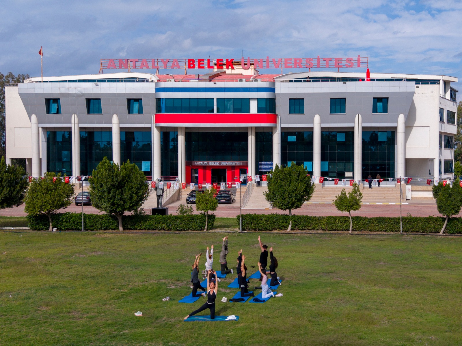 Kampüste sağlıklı yaşam molası; Açık havada yoga
