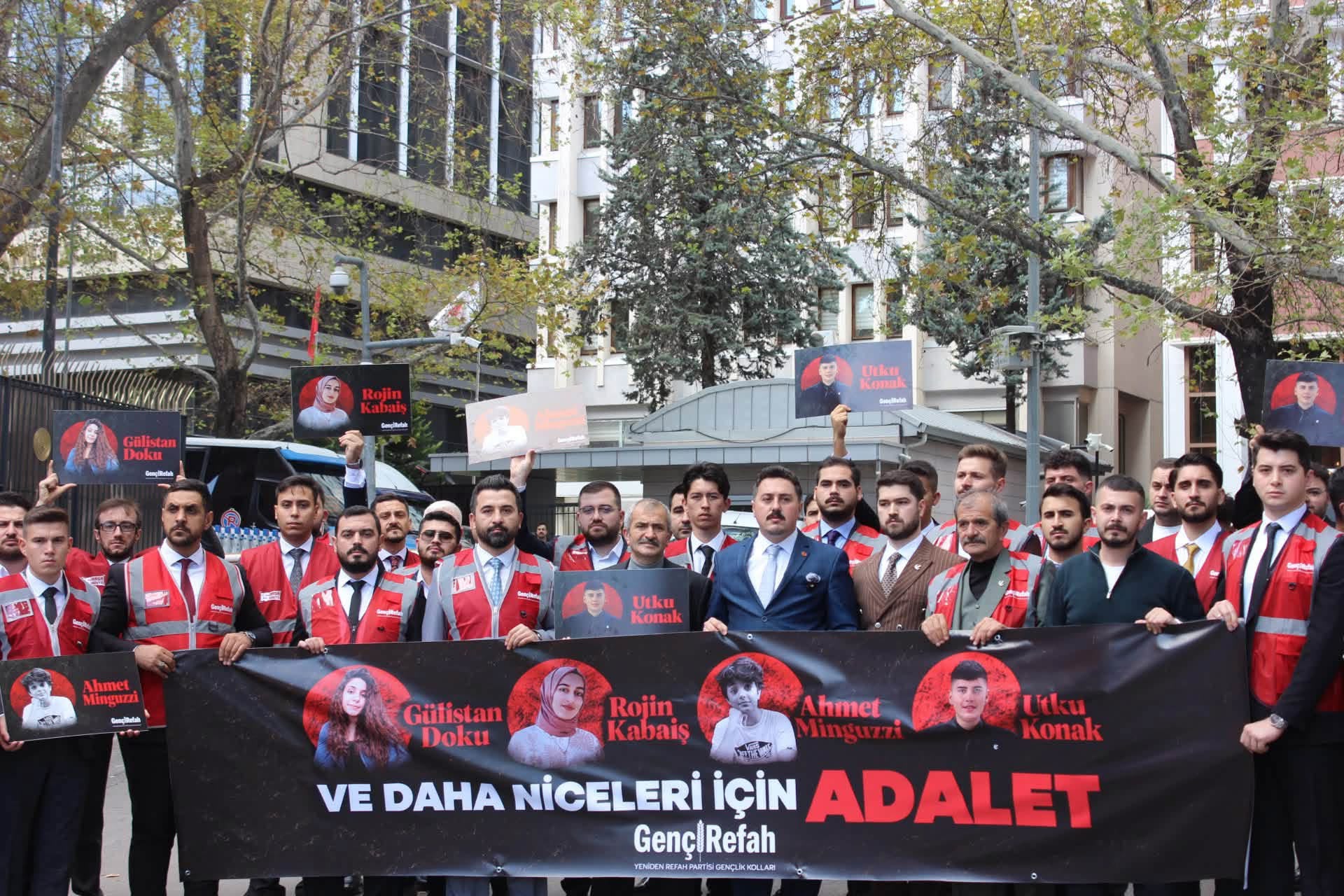 Genç Refah’tan Adalet Bakanlığı önünde “adalet” çağrısı